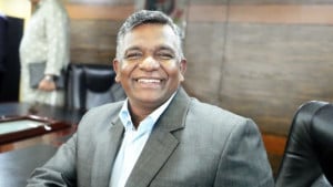 পরিবারের টানে অস্ট্রেলিয়া গেলেন বুলবুল