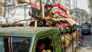 চট্টগ্রামে ভোটের প্রস্তুতি: চলছে সেনাবাহিনীর টহল, মোড়ে মোড়ে পুলিশি তল্লাশি