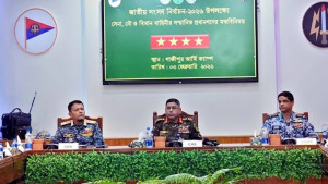 নির্বাচন উপলক্ষে গাজীপুরে তিন বাহিনীর প্রধানদের মতবিনিময়