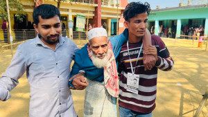 ভোট দিতে গেলেন শতবর্ষী ফৌজুল