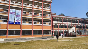 গোপালগঞ্জে শহরের কেন্দ্রগুলোয় রোদের উত্তাপ বেশি, ভোটার কম