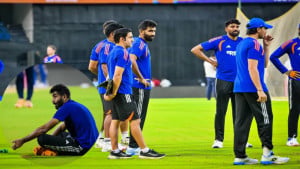 জিম্বাবুয়েকে হারাতে মাঠে বিশেষ রাসায়নিক ছিটাচ্ছে ভারত