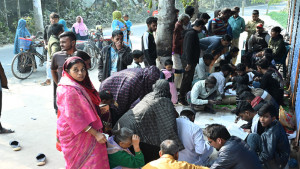কুষ্টিয়ায় কেন্দ্রের পাশে ভোজন, দুই বিএনপিকর্মীর ৬ হাজার টাকা জরিমানা  