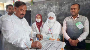 লালমোহনে ভোট দিলেন মেজর হাফিজ 