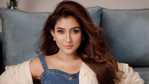 বিমানবন্দরে আমার লাগেজে অবৈধ কিছু পাওয়ার প্রশ্নই ওঠে না: মেহজাবীন
