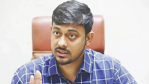 ফল পাল্টানোর অভিযোগ তুলে রিটার্নিং অফিসারের কার্যালয়ে নাসীরউদ্দিন পাটওয়ারী