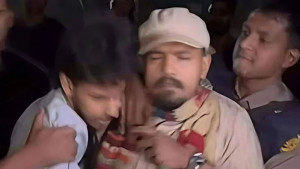 সোহরাওয়ার্দী উদ্যানে পুলিশের তল্লাশি-মারধর নিয়ে প্রশ্ন