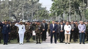 পিলখানা হত্যাকাণ্ডে শহীদদের প্রতি রাষ্ট্রপতি-প্রধানমন্ত্রীর শ্রদ্ধা