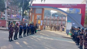 এজেন্টকে কেন্দ্রে প্রবেশ না করতে দেওয়ার অভিযোগ সাইফুল হকের