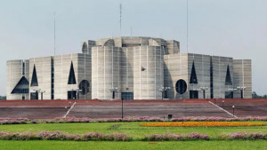 শুরুতেই সরকার ও বিরোধী দলের টানাপোড়েন