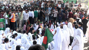 পলিটেকনিক শিক্ষার্থীদের সাতরাস্তা মোড় অবরোধ, যানজট-ভোগান্তি