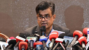 উপদেষ্টারা কেউ দেশ ছাড়ছেন না, শপথে থাকবেন: প্রেস সচিব