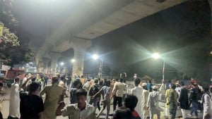 শাহবাগে আবারও পুলিশ-ইনকিলাব মঞ্চের নেতাকর্মীদের সংঘর্ষ