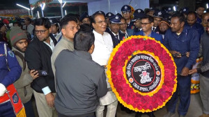 শহীদ মিনার প্রাঙ্গণে বাজেনি দেশাত্ববোধক ও অমর একুশের গান, সুধী সমাজে ক্ষোভ