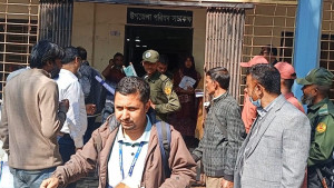 তানোরের ৬১ ভোটকেন্দ্রে নির্বাচনী সামগ্রী বিতরণ