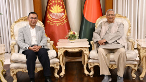 তারেক রহমানকে অভিনন্দন জানালেন প্রধান উপদেষ্টা