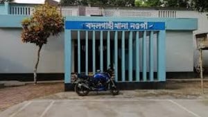 দোকানের পাশে পড়ে থাকা বস্তায় মিলল ৫টি পেট্রোল বোমা