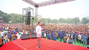 জনগণের ভালোবাসায় দেশ পুনর্গঠন করতে চাই