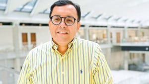 প্রাতিষ্ঠানিকীকরণ ও নির্মোহ ইতিহাস
