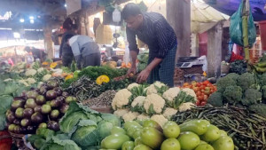 রোজার শুরুতেই লাগামহীন নিত্যপণ্যের বাজার