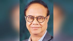 বাংলাদেশ ব্যাংকে  প্রতিবাদ-মব, গভর্নরের বিদায়