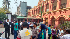 বরিশালে আইনজীবীদের আদালত বর্জনে বিচারপ্রত্যাশীদের দুর্ভোগ