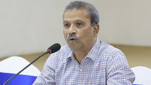 সিইসি এমপিদের, রাষ্ট্রপতি মন্ত্রিসভার সদস্যদের শপথ পড়াতে পারেন: আইন উপদেষ্টা