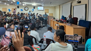দায়িত্ব থেকে সরে দাঁড়াতে চান ঢাবি উপাচার্য