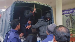 প্রাথমিক শিক্ষক নিয়োগ পরীক্ষায় ডিভাইস ব্যবহার, আটক ১৬