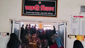 ট্রেনের ধাক্কায় দুমড়ে-মুচড়ে গেল পিকআপ, দুই ভাইসহ নিহত ৩