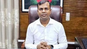 চাচাকে বাবা বানিয়ে মুক্তিযোদ্ধা কোটায় চাকরি, সিনিয়র সহকারী সচিব কারাগারে