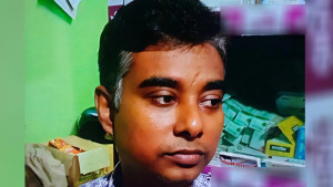 ছুরিকাঘাতের পর আগুন, মারা গেলেন সেই ওষুধ ব্যবসায়ী