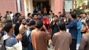 শাকসু নির্বাচন স্থগিত চেয়ে হাইকোর্টে রিট, ক্যাম্পাসে বিক্ষোভ