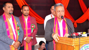 রাষ্ট্রের ক্ষমতা কমিয়ে জনগণের ক্ষমতা বাড়াতে হবে: আমীর খসরু