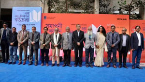 গ্রন্থ সম্মাননা পেলেন নূরুল কবীর ও ইউসুফ সিদ্দিকি