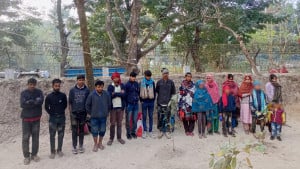 চাঁপাইনবাবগঞ্জের চাড়ালডাংগা সীমান্তে অবৈধ অনুপ্রবেশের অভিযোগে আটক ১৭