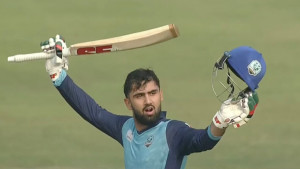 ইসাখিলের সেঞ্চুরিতে নোয়াখালীর লড়াকু পুঁজি