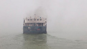 ১০ ঘণ্টা পর শরীয়তপুর-চাঁদপুর নৌরুটে ফেরি চলাচল স্বাভাবিক  