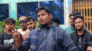 চুরি-দুর্নীতি করার চেয়ে ভোট ভিক্ষা করা বেশি সম্মানের: হাসনাত আবদুল্লাহ