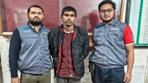 স্বরাষ্ট্র উপদেষ্টা পরিচয়ে ডিসিকে বিভ্রান্তিকর নির্দেশনা, যুবক গ্রেপ্তার