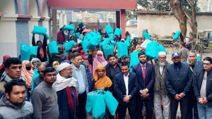 তিন শতাধিক শীতার্ত পরিবার পেল কম্বল