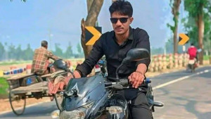 ছুরিকাঘাতে যুবকের মৃত্যু, অভিযুক্তের বাড়িতে আগুন