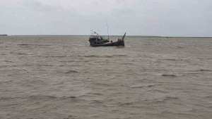 কুতুবদিয়ায় সাগরে ট্রলার ডুবে দুই জেলের মৃত্যু, কিশোর নিখোঁজ
