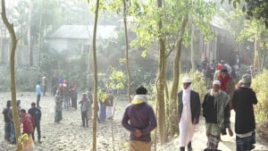 ঘরের ভেতর পড়ে ছিল নারীর গলাকাটা লাশ, পলাতক স্বামী