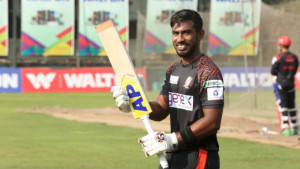 নোয়াখালী এক্সপ্রেসে দল পেলেন মুনিম