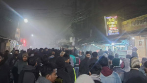 বাকৃবি শিক্ষার্থীদের ওপর বহিরাগতদের হামলা, আহত ৫