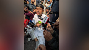 নাসীরুদ্দীন পাটওয়ারীর ওপর হামলার অভিযোগ 