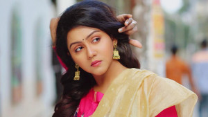 মধ্যবিত্ত-উচ্চবিত্তের টানাপোড়েনে নিশাত প্রিয়ম