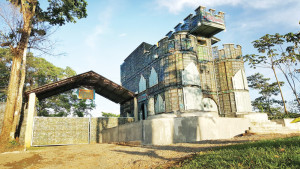 বর্জ্য থেকে অবিশ্বাস্য শিল্পকর্ম