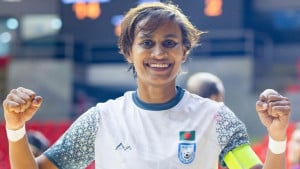 ফুটসাল জিতে ফুটবলে ফেরার আর্তি